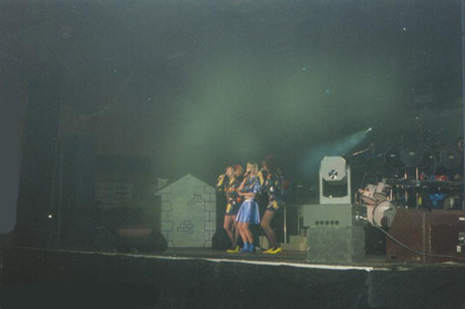 doroth&eacute;e prendant sa tournee 90